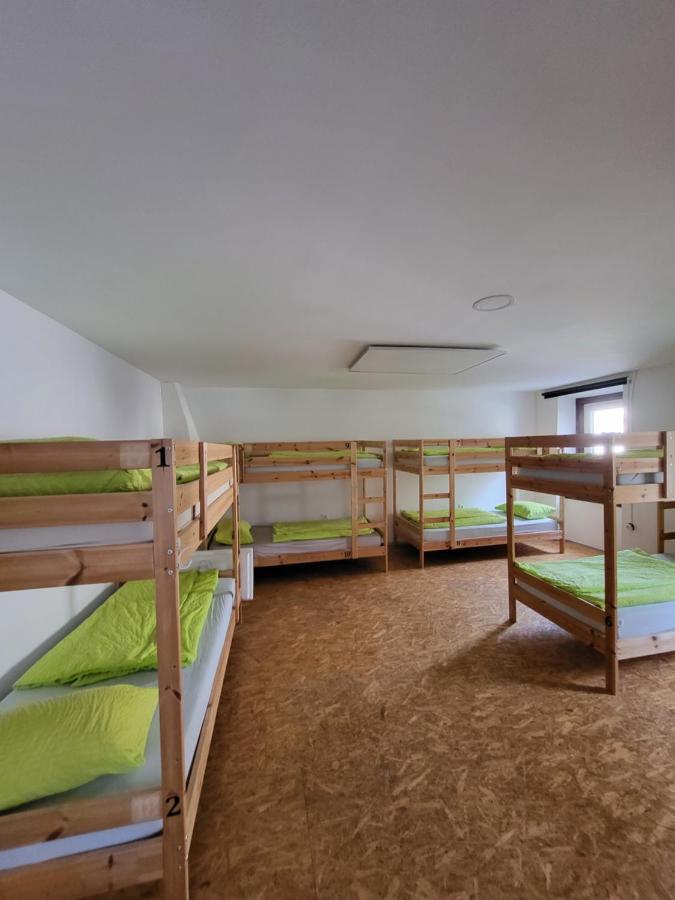 Bus Station Beds Hostel Bled Bagian luar foto