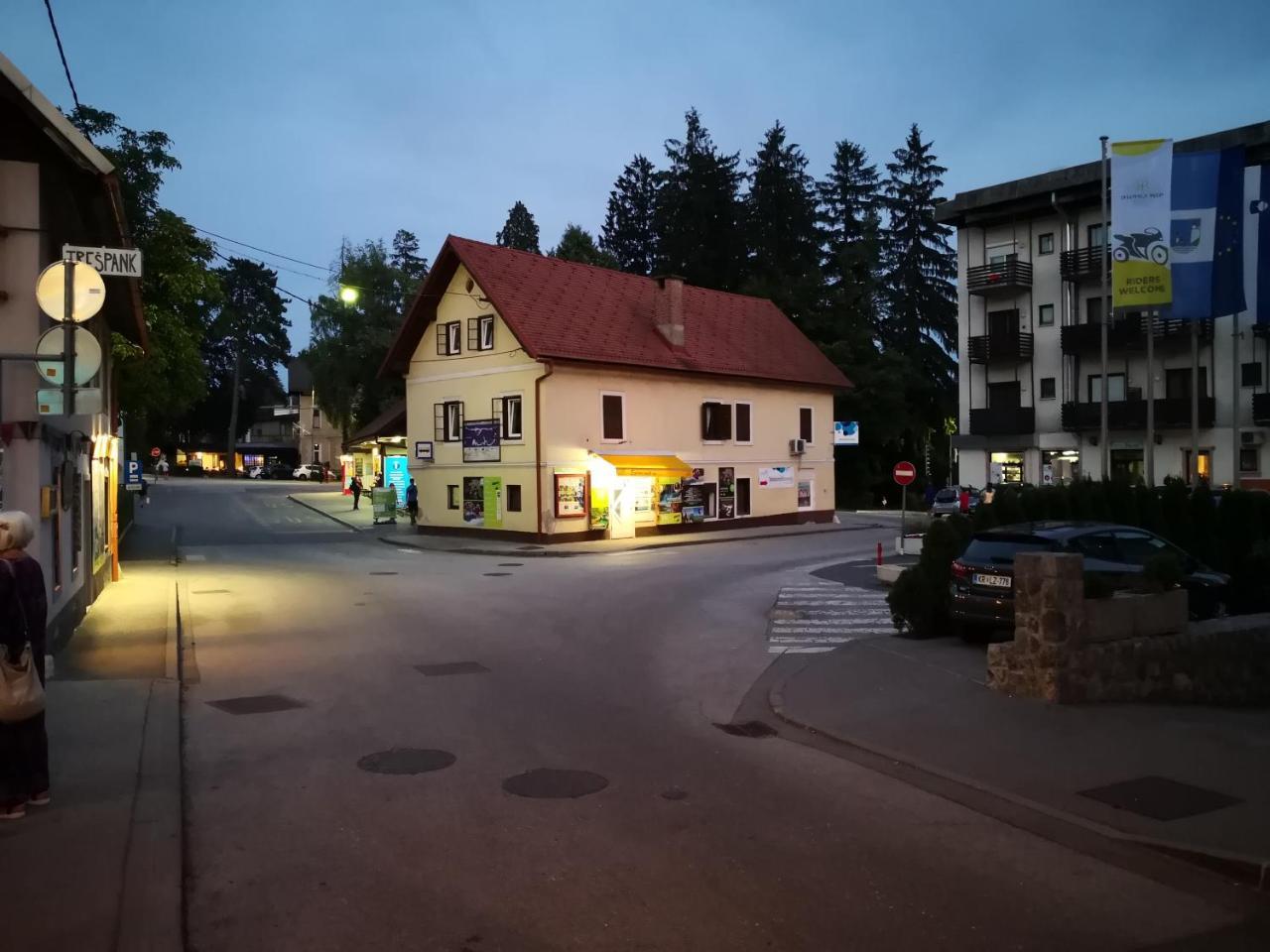 Bus Station Beds Hostel Bled Bagian luar foto