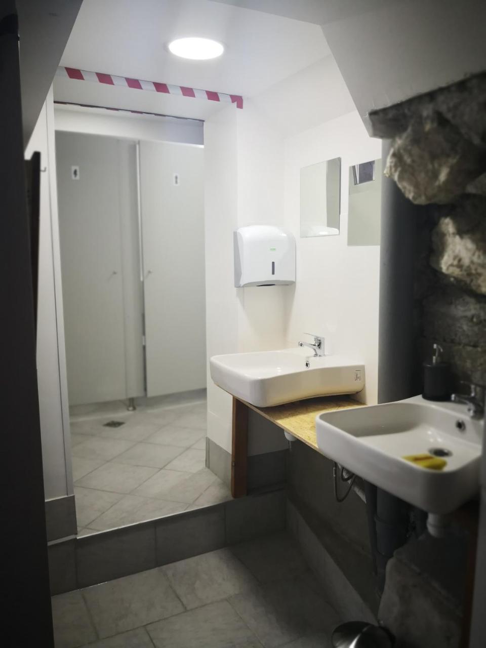 Bus Station Beds Hostel Bled Bagian luar foto