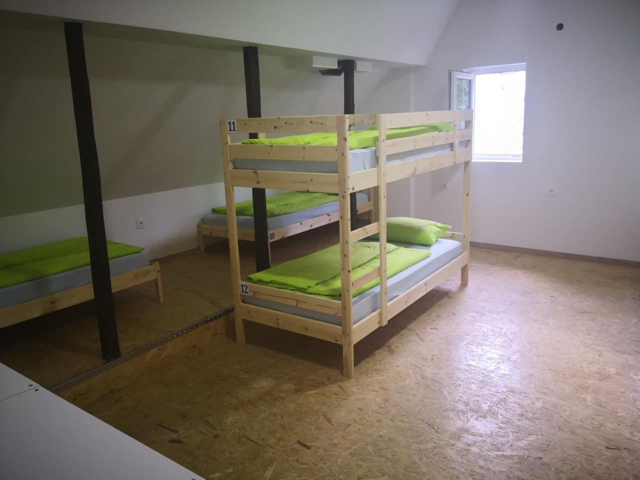 Bus Station Beds Hostel Bled Bagian luar foto
